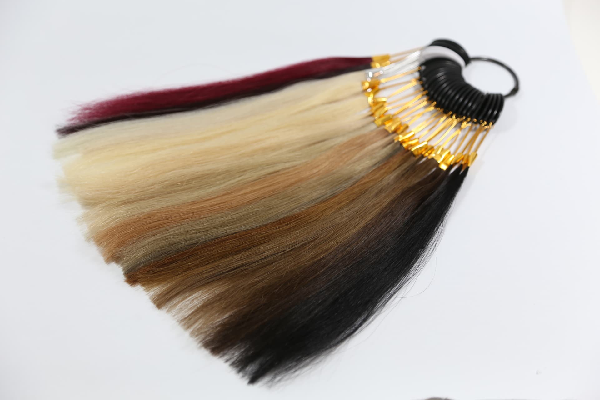 Färgringar med äkta hår från XoExtensions - keratin, tape, weft och clip-on
