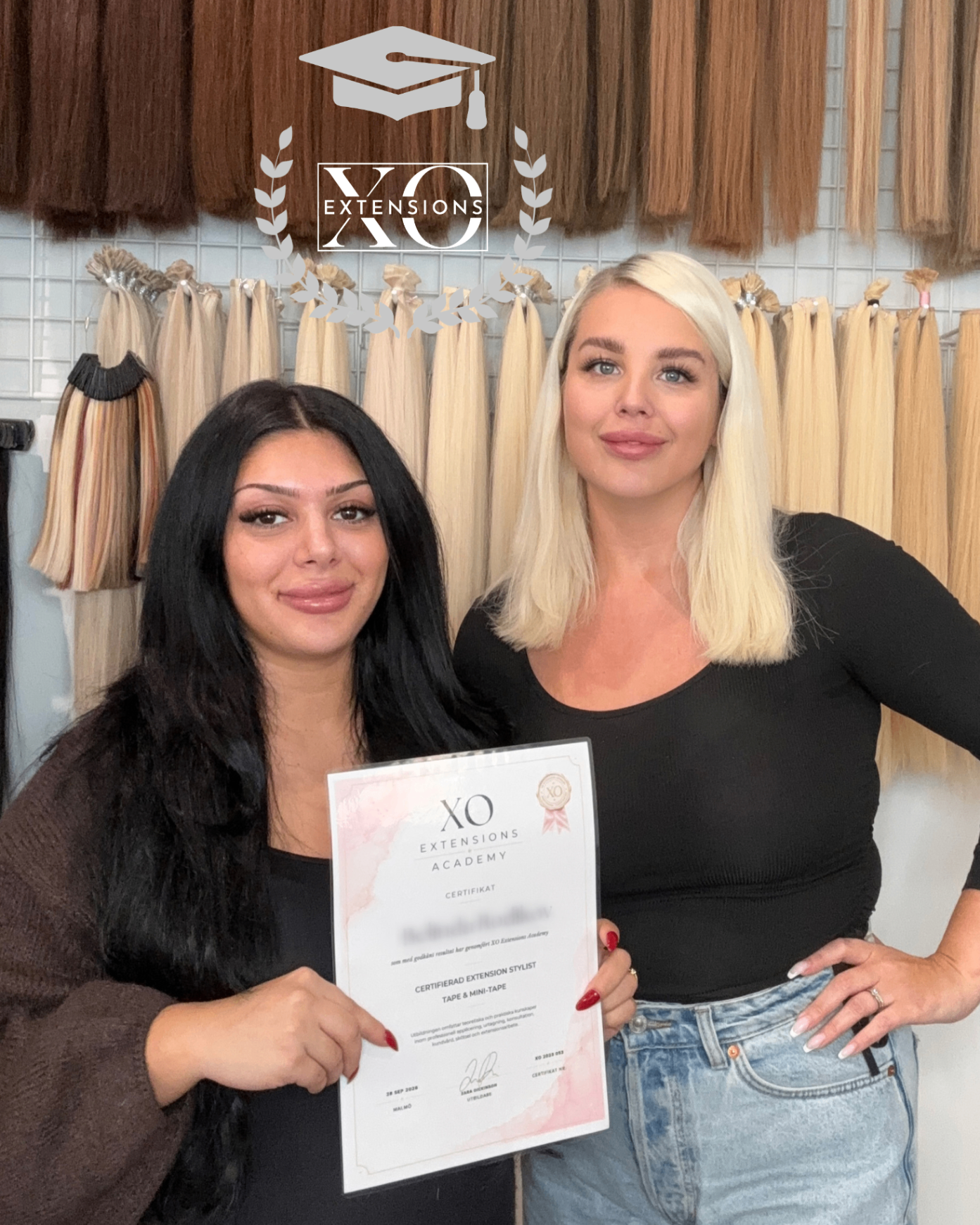 Två diplomerade elever med certifikat i tape och mini-tape hos XO Academy i Malmö